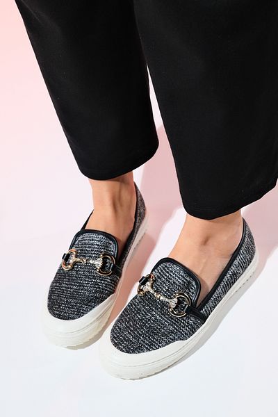 LuviShoes BARCELOS Schwarze Loafer-Schuhe mit Schnalle aus Stroh für Damen