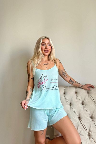Pijamaevi Set de pijamale pentru femei cu model Magnifique și pantaloni scurți cu bretele