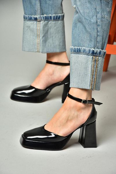 Fox Shoes S28203030308 Чорні лаковані жіночі туфлі на товстих підборах