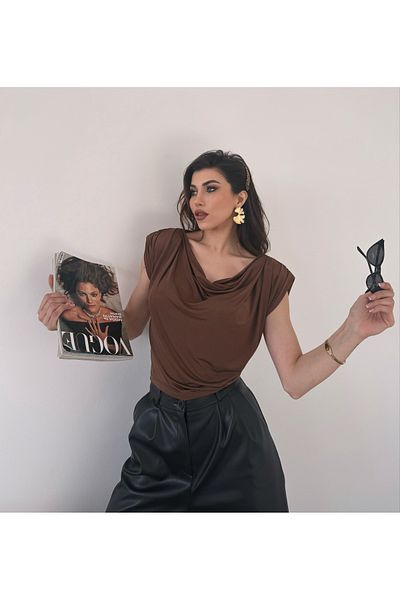 Fav Style Γυναικεία μπλούζα με λαιμόκοψη με επένδυση σε καφέ χρώμα