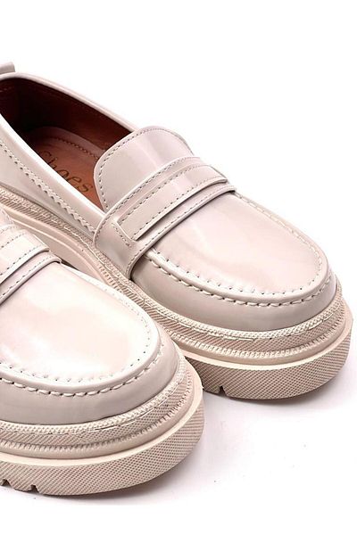 bescobel Pantofi cu talpă înaltă Oxford Mocasin, din piele lacuită Roxyy, bej, pentru femei