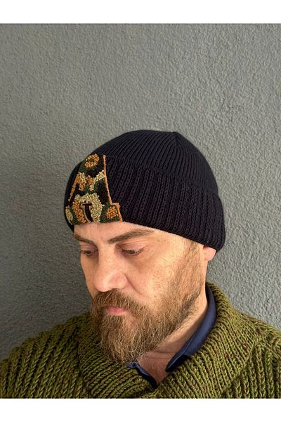 Gönülden Tasarım МЪЖКА КАМУФЛАЖНА ШАПКА С БУКВЕН ДИЗАЙН, ПЛЕТЕНА ШАПКА