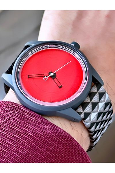 Q&Q Solar Powered (Solar Powered) Waterproof Leather Cord Unisex Wristwatch