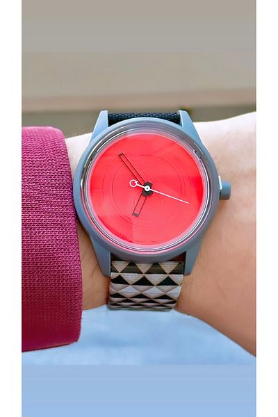 Q&Q Solar Powered (Solar Powered) Waterproof Leather Cord Unisex Wristwatch