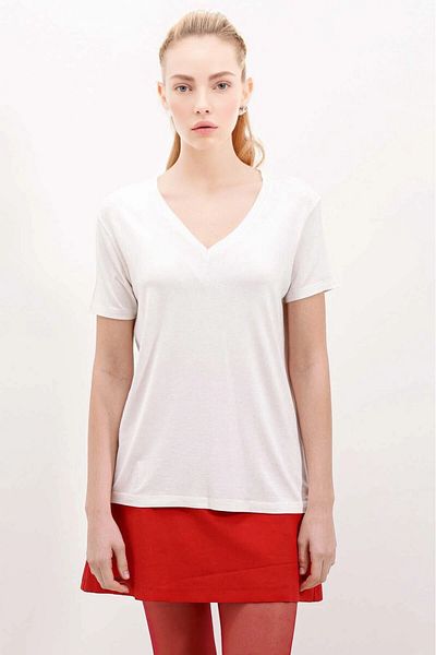 hazelin Women's Ecru V-Neck Light Oversize T-shirt HZL24S-BD143151