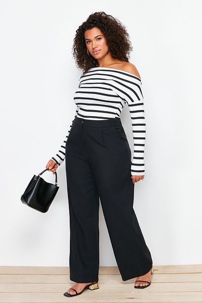 Trendyol Curve Schwarze Hose mit hoher Taille und weitem Bein - Webstoff TBBSS24AR00022
