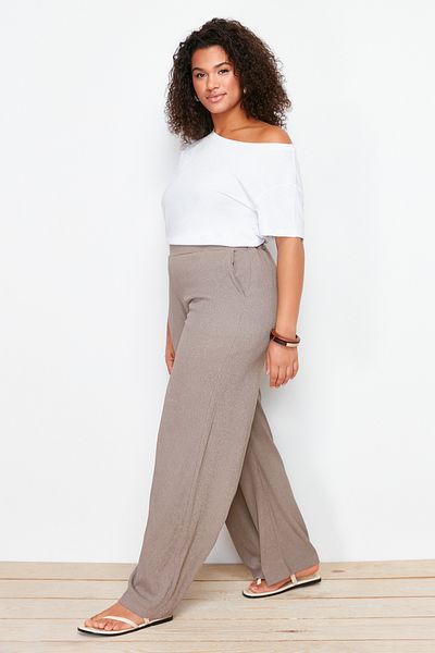 Trendyol Curve Braune, weit geschnittene, gewickelte Strickhose in Übergröße TBBSS24AR00006