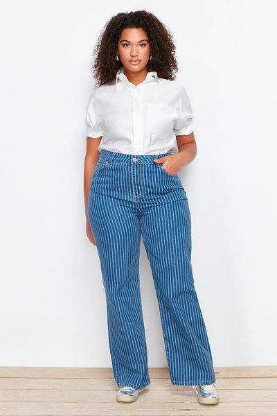 Trendyol Curve Dunkelblaue, gestreifte Jeans mit weitem Schnitt TBBSS24CJ00007
