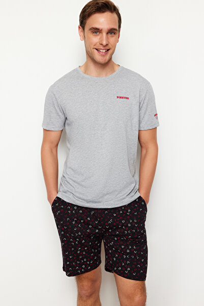 Trendyol Collection Γκρι μαύρο κεντημένο σετ πιτζάμα για ζευγάρια με πλεκτό σορτς TMNSS24PT00016