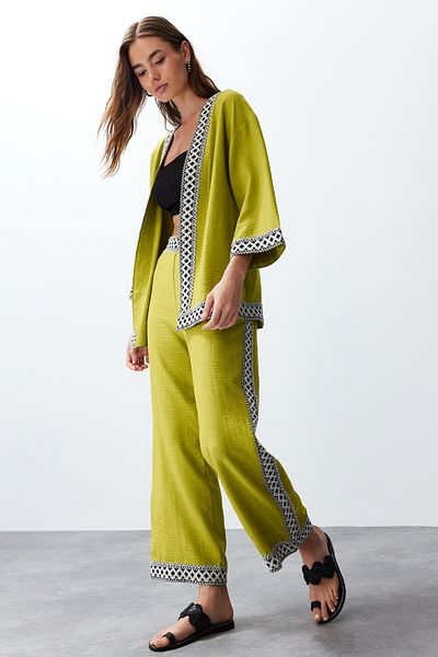 Trendyol Collection Olajzöld szőtt kimonó és nadrág szett - TWOSS24AU00094