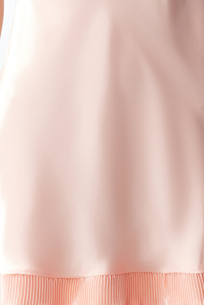 Trendyol Collection Saténová tkaná noční košile - Lososový volán a záhyb, provazový popruh Thmss24gc00009