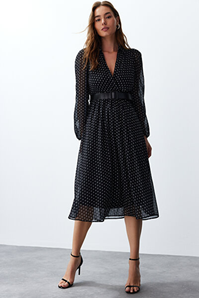 Trendyol Collection Μαύρη ζώνη πουά με επένδυση σιφόν Flight Flight υφαντό μίντι φόρεμα TWOSS24EL00839