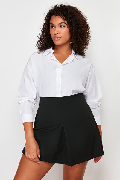 Trendyol Curve Černá tkaná kraťasová sukně TBBSS24AP00015