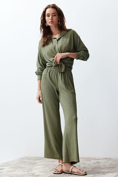 Trendyol Collection Grünes Set aus gewebtem Hemd und Hose – TWOSS24AU00066