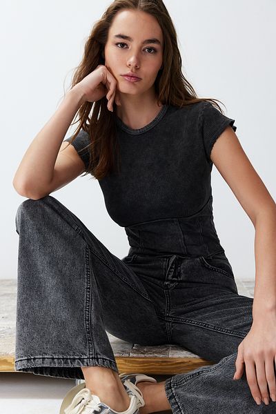 Trendyol Collection Antracitová hladká pletená halenka se štíhlým výstřihem TWOSS24BZ00405