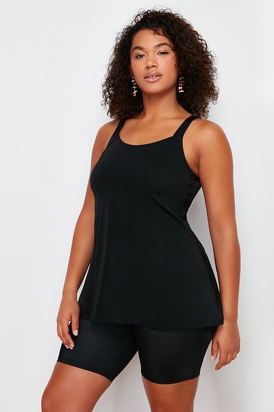 Trendyol Curve Schwarzer Tankini-Badeanzug mit Poolkragen in Übergröße TBBSS24AM00019