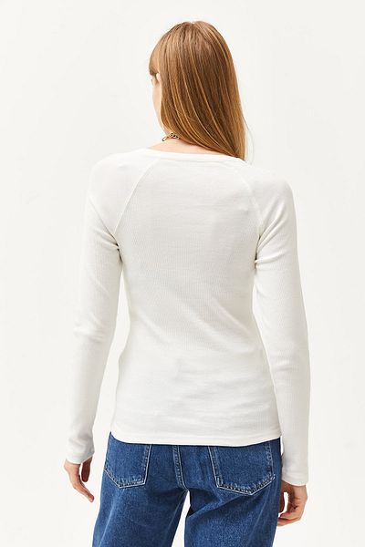 Olalook بلوزة نسائية من Ecru مزينة بأزرار ورقبة دائرية وأكمام راجلان BLZ-19002556
