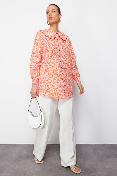 Trendyol Modest Rotes Hemd mit gewebtem, knusprigem Blumenmuster und Babykragen TCTSS23TG00029