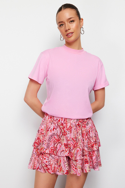 Trendyol Collection Vzor červeného šálu Nařasený pas Guma Detailní viskózové tkané šortky TWOSS24SR00053