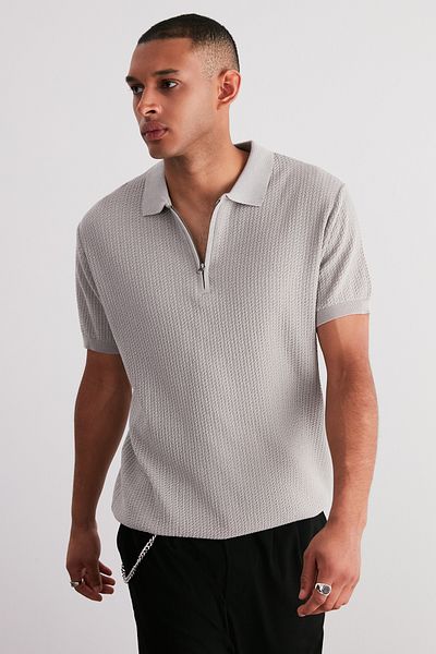 Trendyol Collection Stone Regular Fit T-Shirt aus durchbrochenem Strick mit Polokragen und Reißverschluss TMNSS24PO00001