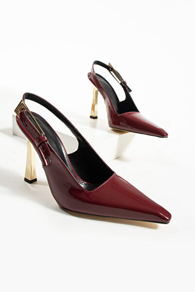 Yula Fashion Shoes Παπούτσια με λεπτομέρεια από λουστρίνι με χρυσό τακούνι Loya