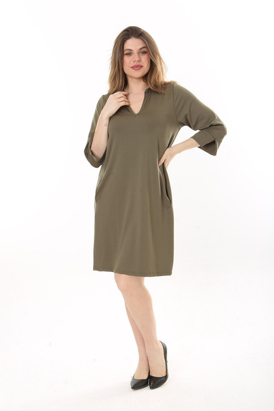 Şans Жіноче велике розмір хакі V комір кишенею креп сукня 65N37658