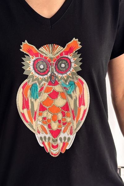 FEMELLE Tricou negru pentru femei, cu decolteu în V, cu bufniță, cu paiete brodate ciucuri, 100% bumbac
