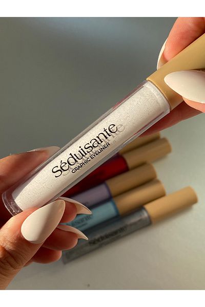 séduisante Beyaz Renkli Eyeliner Ve Far