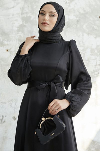 InStyle Φόρεμα σατέν μανίκι με ζώνη - Μαύρο