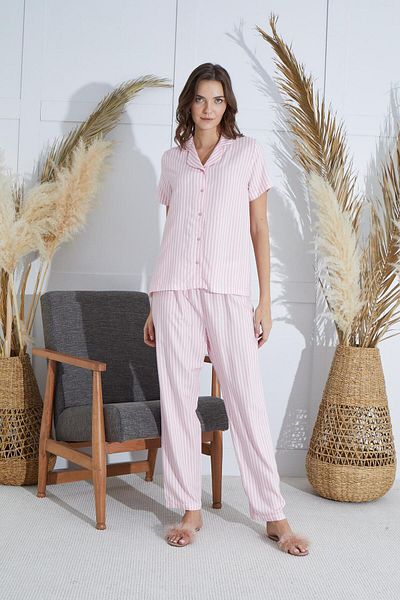 Sevim Costum de pijama roz, cu mânecă scurtă, nasturi în față, C2T1N951