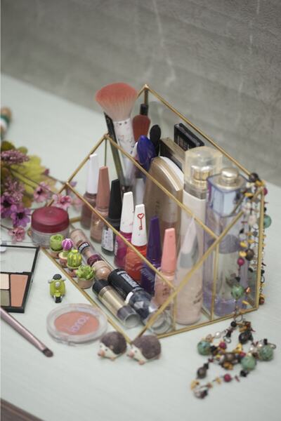 Ahşap Fikir صندوق زجاجي لمواد المكياج من Zen Gold Organizer