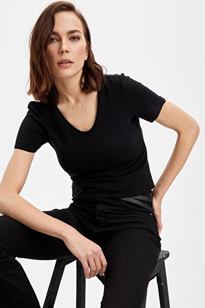 DeFacto Kadın Siyah V Yaka Basic Relax Fit Kısa Kollu Tişört I1073AZ20SP
