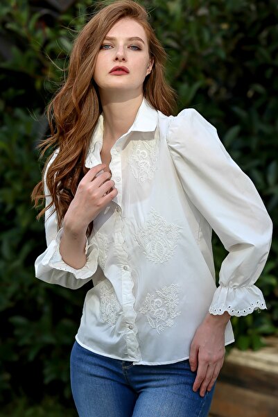 Chiccy Women's White Retro embroidery detailed sleeve flounced shirt M10010400GM99509