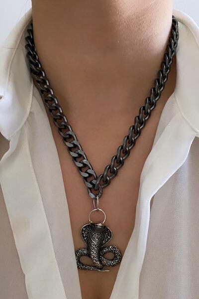 Clare's Store قلادة نمط الأفعى