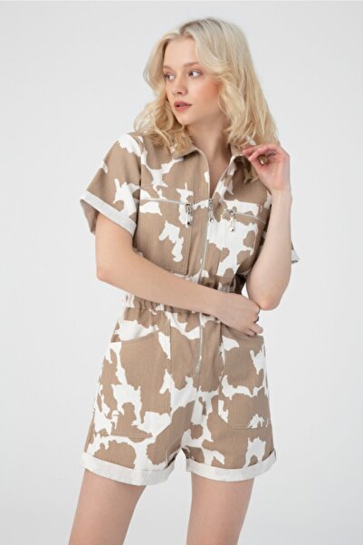 BERFUĞ KIRAN Mila Desenli Denim Önü Fermuarlı Şortlu Tulum