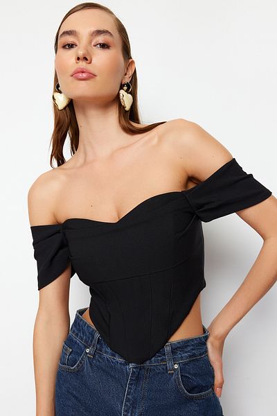 Trendyol Collection Schwarzes Bustier mit Carmen-Kragen - TPRSS24BS00018