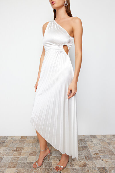 Trendyol Collection Атласні плісировані вечірні сукні Orme TPRSS23EL00557