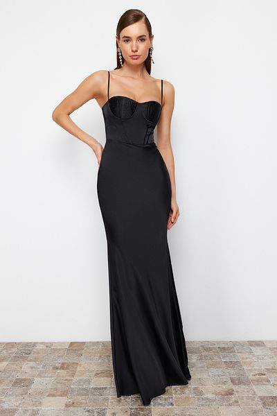 Trendyol Collection Μαύρο μακρύ βραδινό φόρεμα με λεπτομέρεια σατέν υφασμένο κορσέ - TPRSS24AE00001