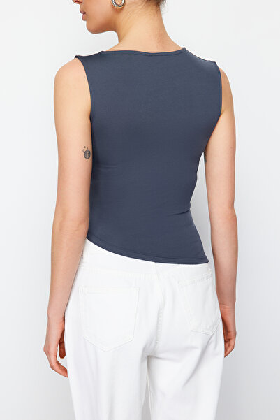 Edit by Trendyol Asymmetrische Strickbluse mit geräuchertem Raffdetail TEDSS24BZ00013