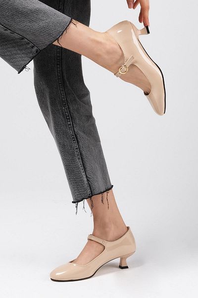 Mio Gusto Pantofi de damă cu toc joasa Gabriela Nude Lacuita