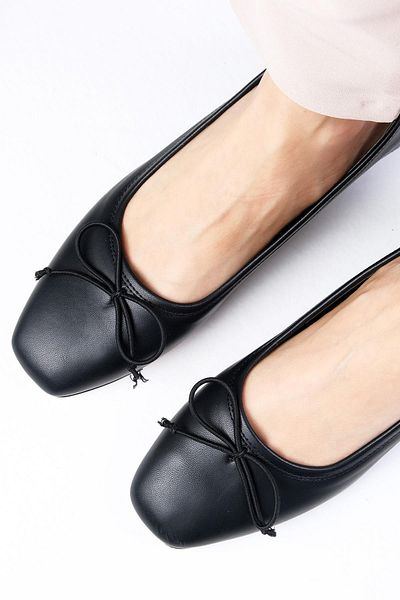 Mio Gusto Pantofi cu toc joasă damă Bellamy cu fundă de culoare neagră