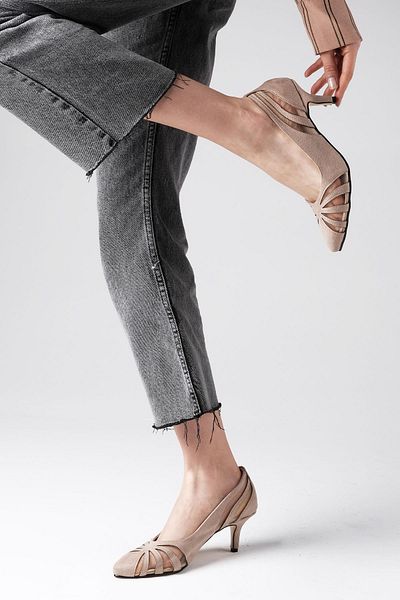 Mio Gusto Pantofi cu toc mic de damă din piele întoarsă de culoare bej Liana