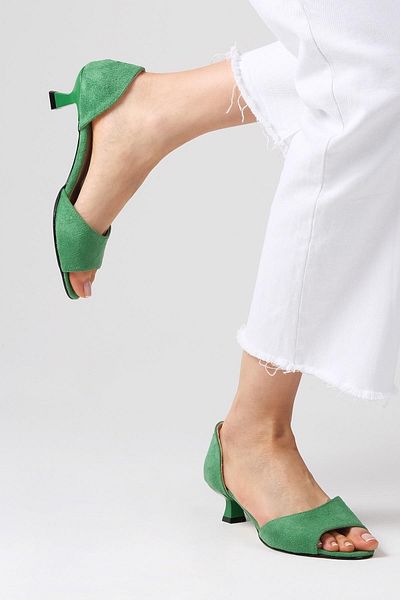 Mio Gusto Pantofi de damă cu toc joasă din piele întoarsă de culoare verde Adrian