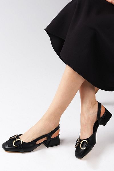 Mio Gusto Accesoriu cu cataramă de culoare neagră Dita, cu spatele deschis, pantofi cu toc scurt pentru femei
