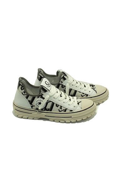 Guja Patterned sneakers (mold is small, size 1)