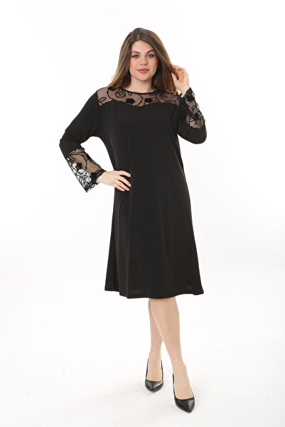 Şans Dámské černé krajkové šaty větší velikosti 65N37660