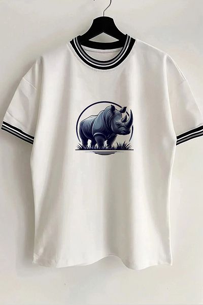 Vordevia New Season Rhinoceros Printed - Λευκό Oversize Unisex T-Shirt με λεπτομέρεια στον γιακά και στο μανίκι