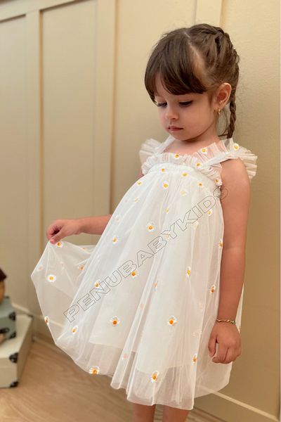 penu baby kids فستان للفتيات الصغيرات بتفاصيل مطرزة باللون الأبيض