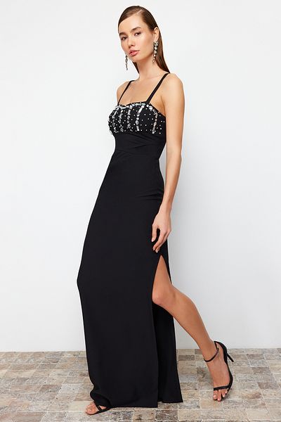 Trendyol Collection Μακρύ μαύρο βραδινό φόρεμα με πέτρινα αξεσουάρ - TPRSS24AE00089
