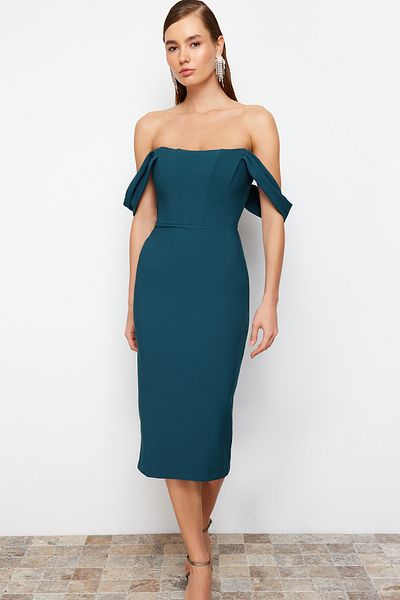 Trendyol Collection Elegantní tkané večerní šaty se smaragdově zeleným detailem korzetu - TPRSS22EL00097